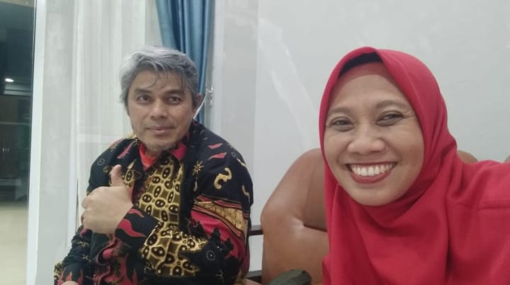 Ketua Umum PB Ikasmantri Dr Rahyussalim Bersama Dewi Sekretariat